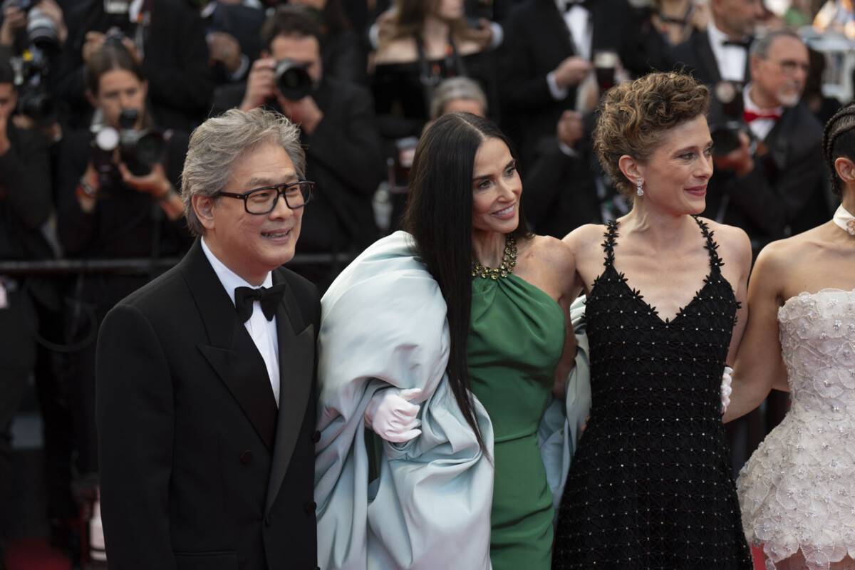 Isaach de Bankolé - Demi Moore - Park Chan-wook - Cannes 79 - Foto Martina Dal Piano per Think Movies