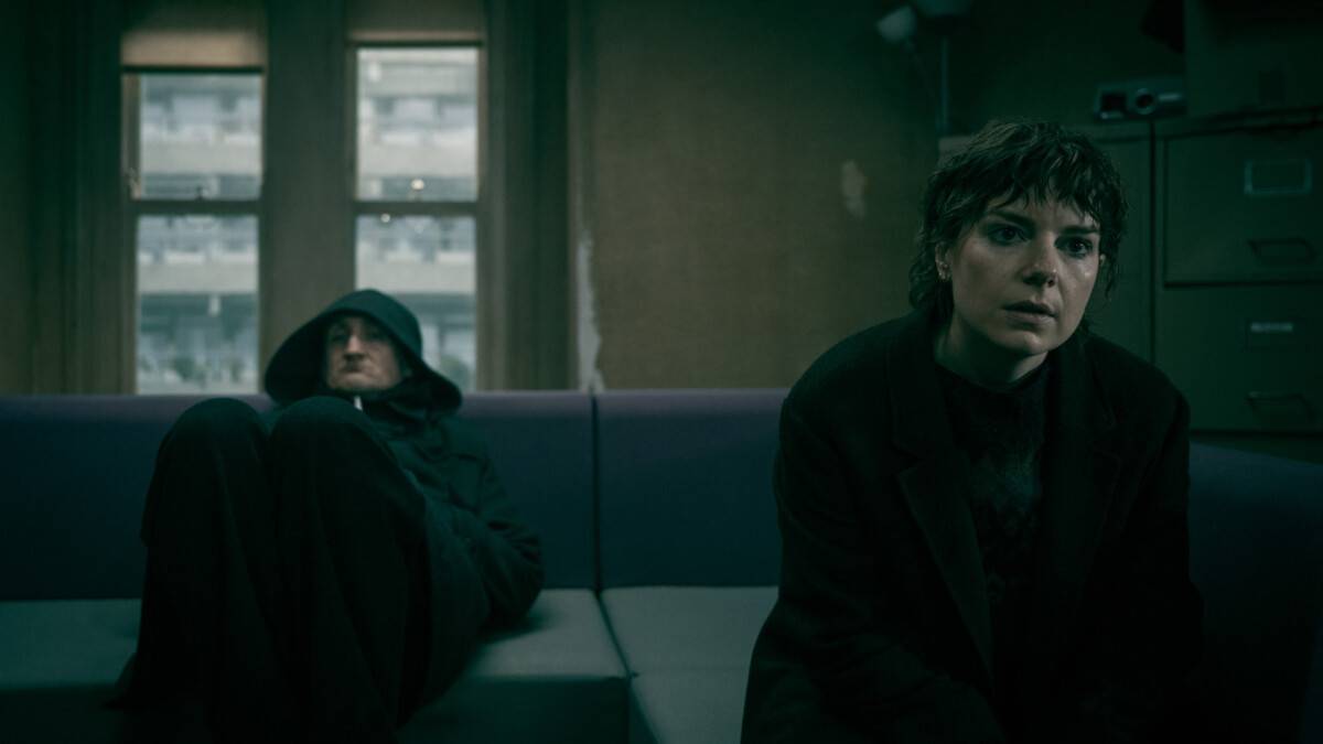 Tom Brooke e Aimee-Ffion Edwards in "Slow Horses", in anteprima il 16 settembre 2026 su Apple TV.
