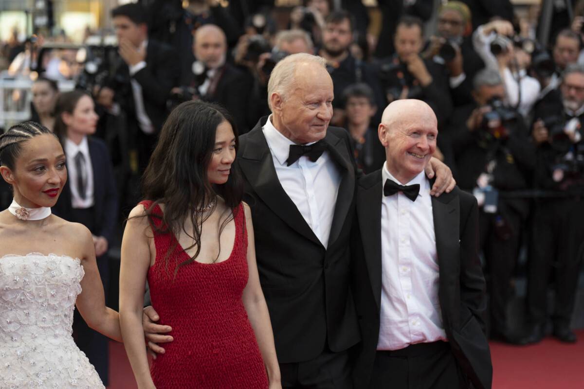 Paul Laverty, Chloe Zhao e Stellan Skarsgård a Cannes 79 - Foto Martina Dal Piano per Think Movies