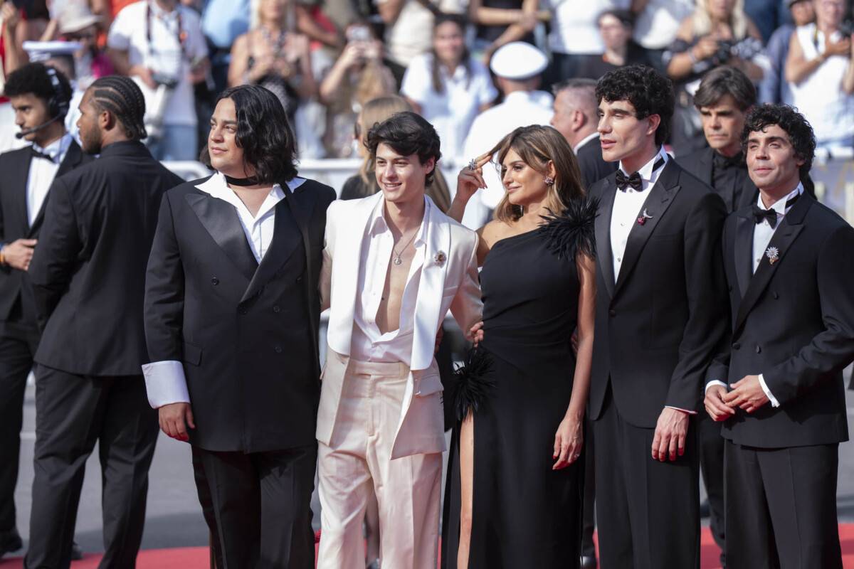 Il cast de La Bola Negra a Cannes 79 Foto Martina Dal Piano per Think Movies