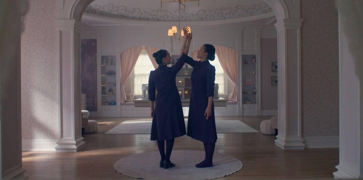 immagine serie the testaments