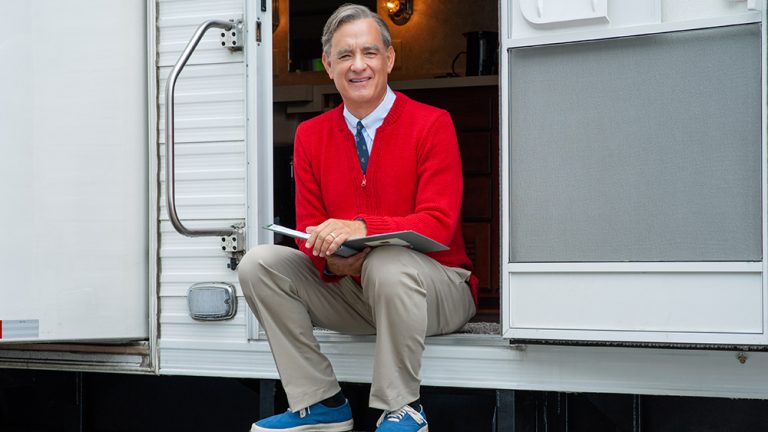 PRIMA IMMAGINE UFFICIALE DI TOM HANKS NELLE VESTI DI MR. ROGERS