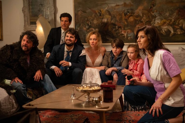 Attenti al Gorilla: il poster del film di Luca Miniero