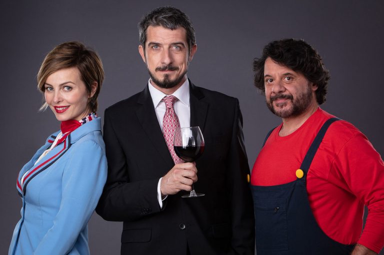 “MODALITA’ AEREO”: POSTER e TRAILER del nuovo film di Fausto Brizzi