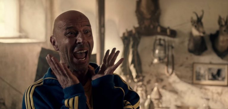 “SCAPPO A CASA” con Aldo Baglio, il video della colonna sonora cantata dagli Oblivion.