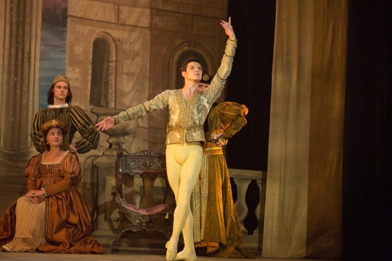 Rudolf Nureyev – The White Crow”, al cinema dal 27 giugno – La Clip “Io Ho Un Dovere”.