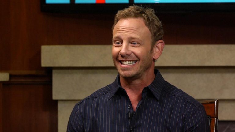 Ian Ziering reciterà e produrrà il film “Zombie Tidal Wave”.