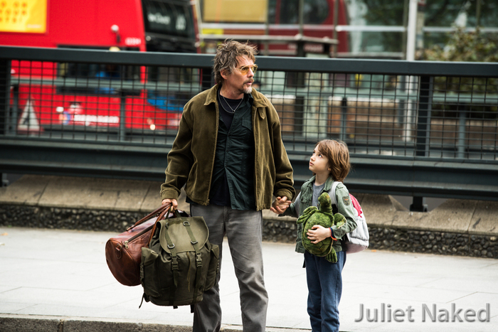“Juliet, Naked – Tutta Un’altra Musica”: la Featurette con Rose Byrne e Ethan Hawke.