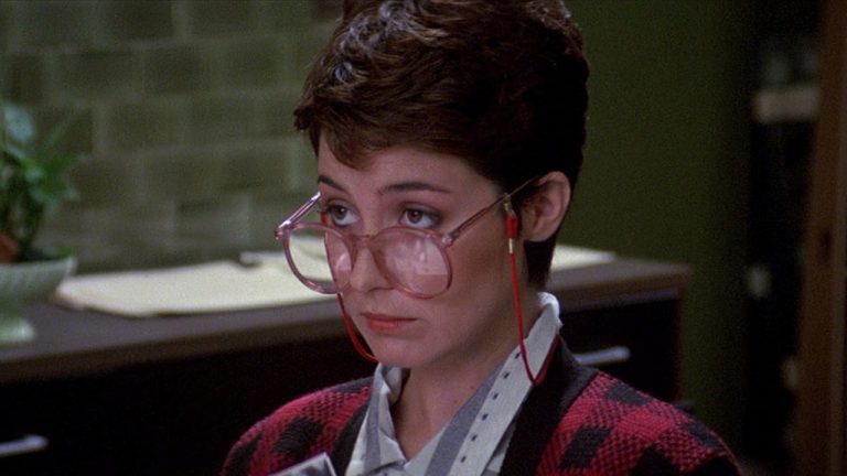 “GHOSTBUSTERS 3”: Annie Potts tornerà nei panni della segretaria Janine.