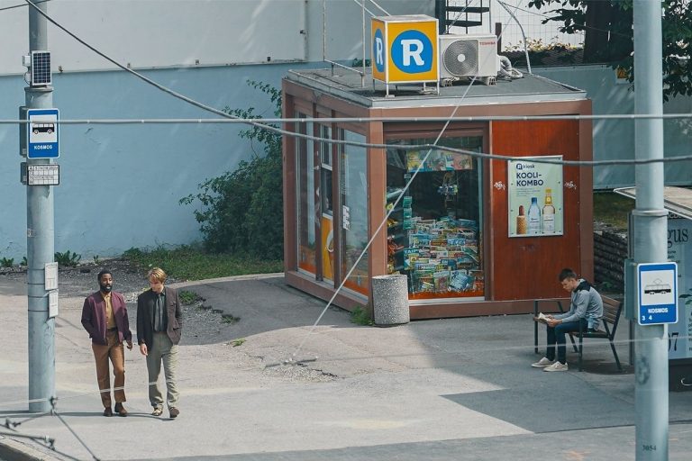 Tenet: le prime immagini di Robert Pattinson sul set del film di Christopher Nolan