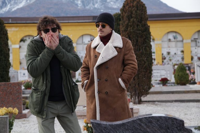 “RESTIAMO AMICI”: le Clip del film di Antonello Grimaldi con Michele Riondino, Alessandro Roja e Libero De Rienzo.