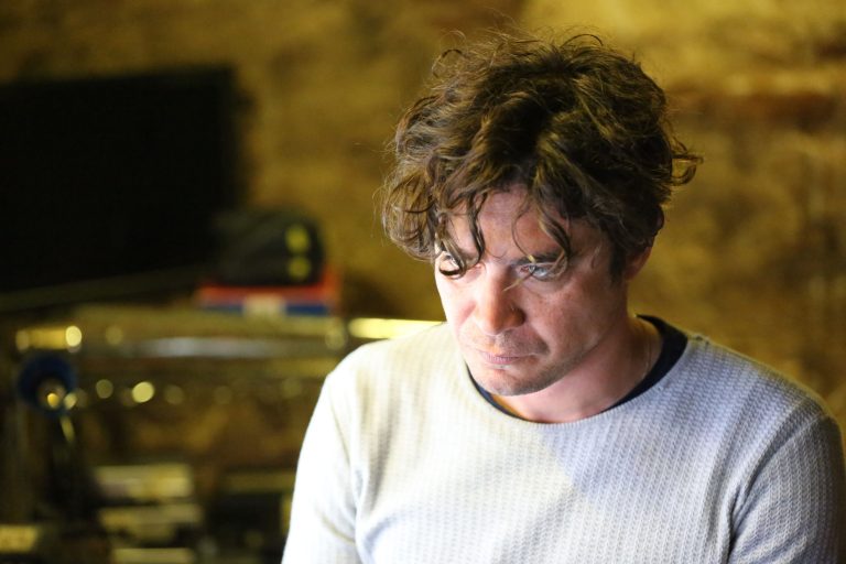 “WELCOME HOME”: la Nuova Clip del film con Emily Ratajkowski, Riccardo Scamarcio, Aaron Paul – dall´11 luglio al cinema.