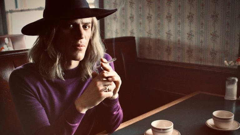 “STARDUST”: svelata la Prima Immagine di Johnny Flynn nei panni dell’iconica star David Bowie.
