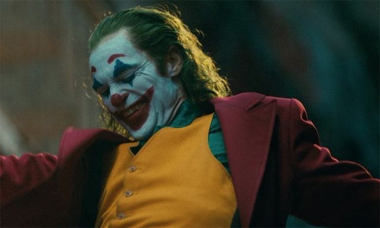Joker: la folle risata di Joaquin Phoenix nel final trailer
