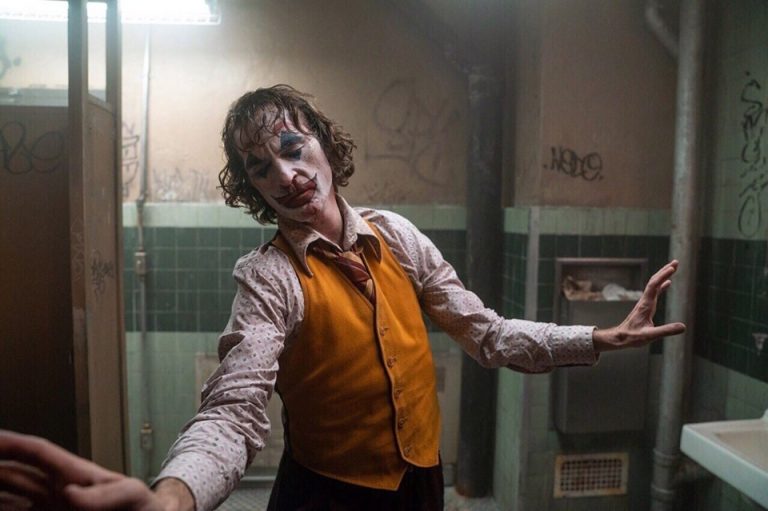 Christian Bale loda Joaquin Phoenix per il coraggio nell’interpretare Joker