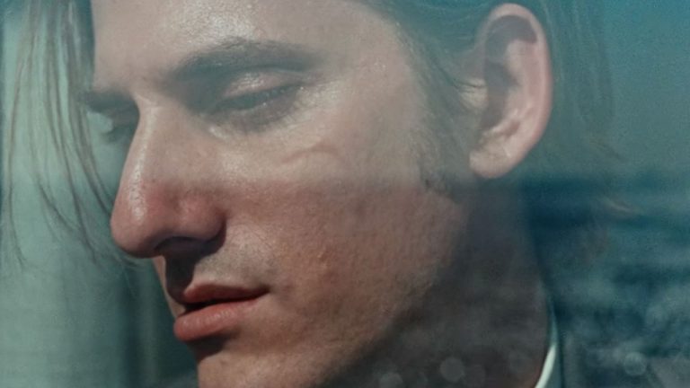 “MARTIN EDEN”, con Luca Marinelli – Due Nuove Clip