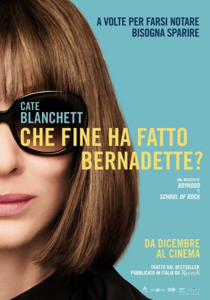 primo piano di donna con gli occhiali da sole