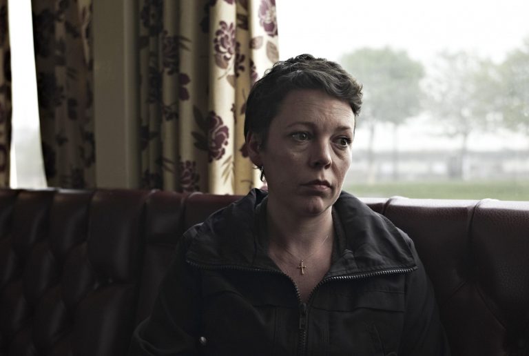 Olivia Colman sarà un’assassina nella miniserie di HBO e Sky “Landscapers” diretta da Alexander Payne