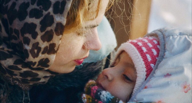 “Sola al mio Matrimonio”, il Poster e il Trailer Ufficiale Italiano del film di Marta Bergman al cinema dal 5 marzo