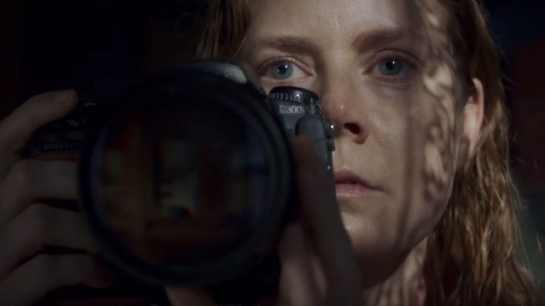 “La Donna alla Finestra”, il Poster Italiano del nuovo film diretto da Joe Wright con protagonista Amy Adams