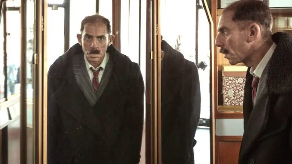 Volevo Nascondermi, la recensione: l’anima tormentata di Ligabue
