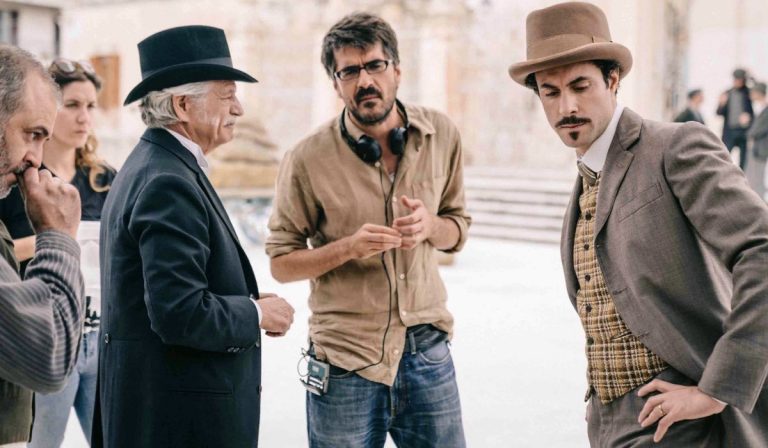 “La Concessione del Telefono”, tratto dal romanzo di Andrea Camilleri in prima visione su Rai 1