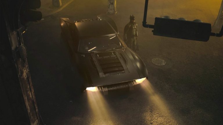 The Batman, Matt Reeves condivide le prime immagini della Batmobile