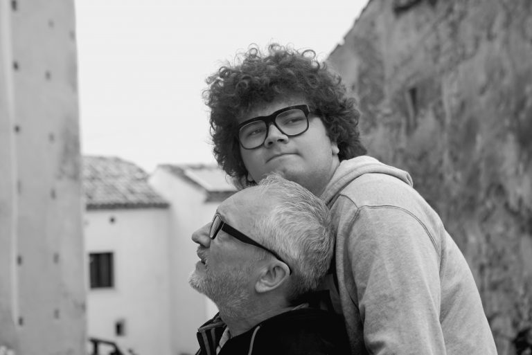 Sky Arte in occasione della Giornata Mondiale per la consapevolezza sull’Autismo trasmetterà “Tommy e l’asta dei cervelli ribelli”