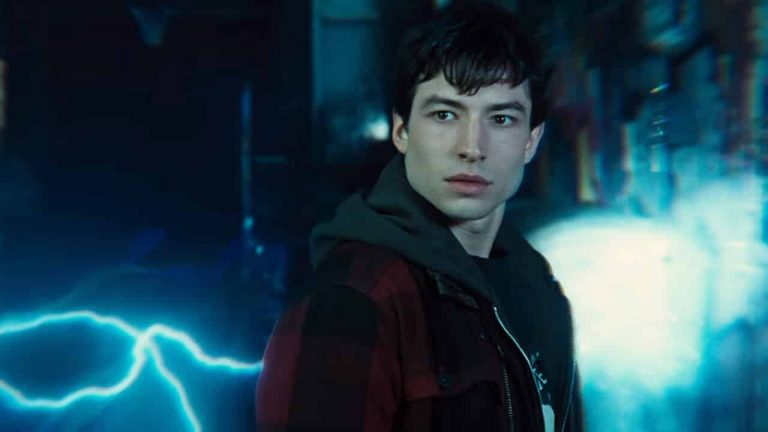 Ezra Miller, i fan chiedono la sostituzione dell’attore nel film “The Flash” a causa del video che lo vede aggredire una fan