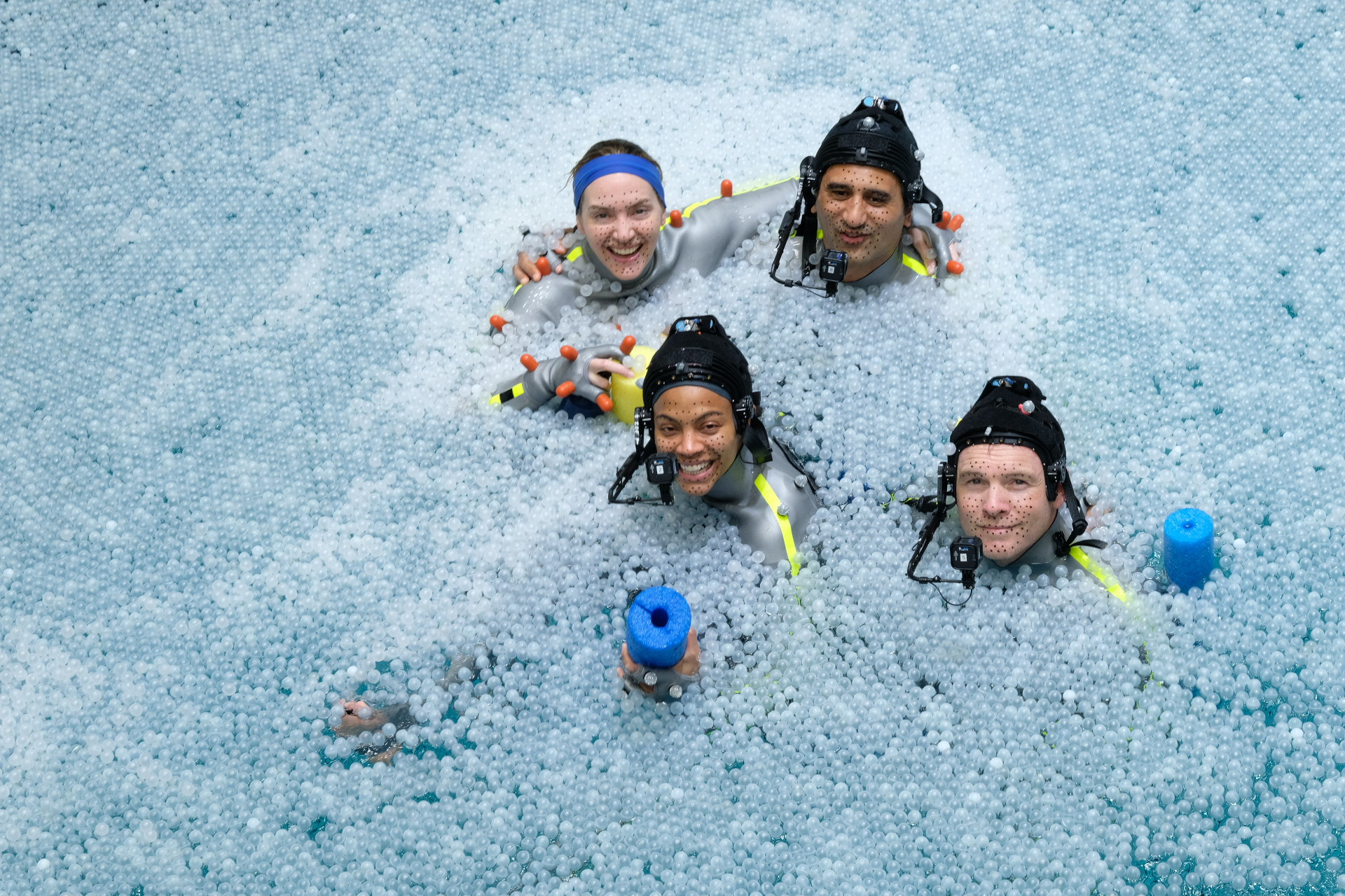 Avatar 2, Kate Winslet, Zoe Saldana e Sam Worthington in una nuova immagine del set