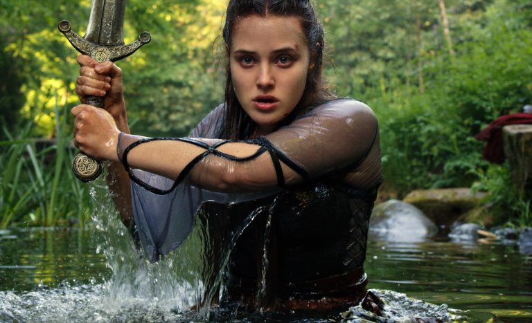 “Cursed”, la Locandina e le Prime Immagini della nuova serie originale Netflix con Katherine Langford