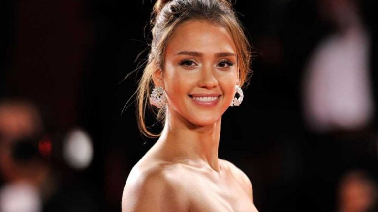 “Trigger Warning”, Jessica Alba sarà la protagonista del film Netflix diretto da Mouly Surya