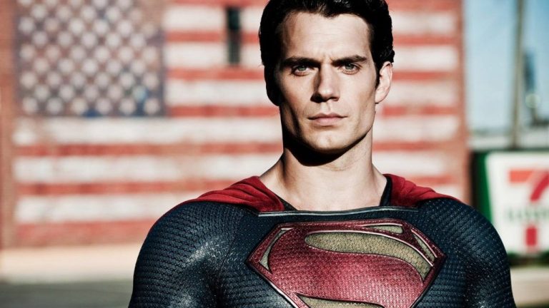 Henry Cavill si prepara a tornare nei panni di Superman allenandosi in palestra