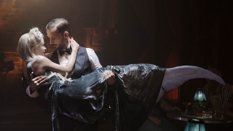 “Una Sirena a Parigi”: il Poster e le Immagini del film di Mathias Malzieu con Nicolas Duvauchelle e Marilyn Lima – Nelle sale dal 20 agosto