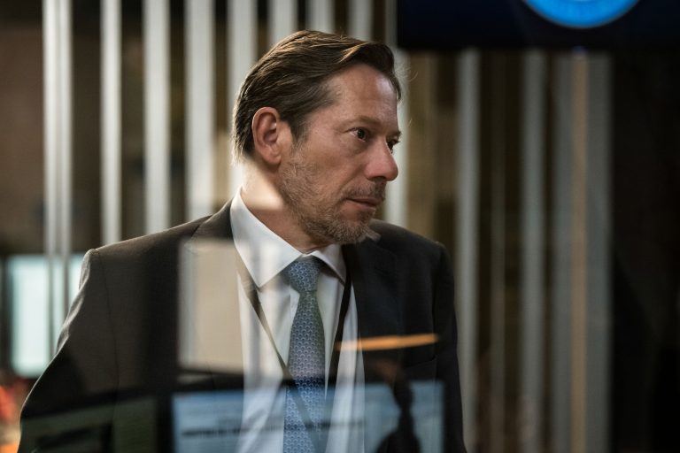 “Le Bureau – Sotto Copertura”: dal 15 luglio su Sky e NOW TV la quinta stagione del poliziesco francese con Mathieu Kassovitz