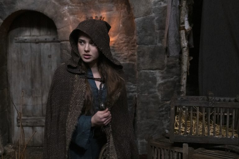 “Cursed”, Katherine Langford ci porta nel dietro le quinte della serie Ntelfix con la Nuova Featurette