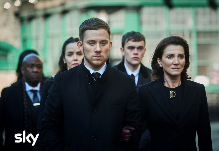 In primo piano Joe Cole e Michelle Fairley, protagonisti di GANGS OF LONDON (1)