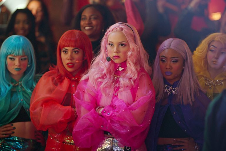 JulieandthePhantoms_Season1_Episode6_00_23_33_18R