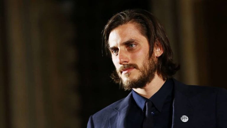 Luca Marinelli è Solid Snake nella Fan – Art di BossLogic!