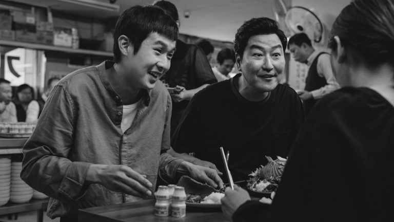 Parasite Black & White Version: il poster e il trailer della versione in bianco e nero del film di Joon Bong – ho