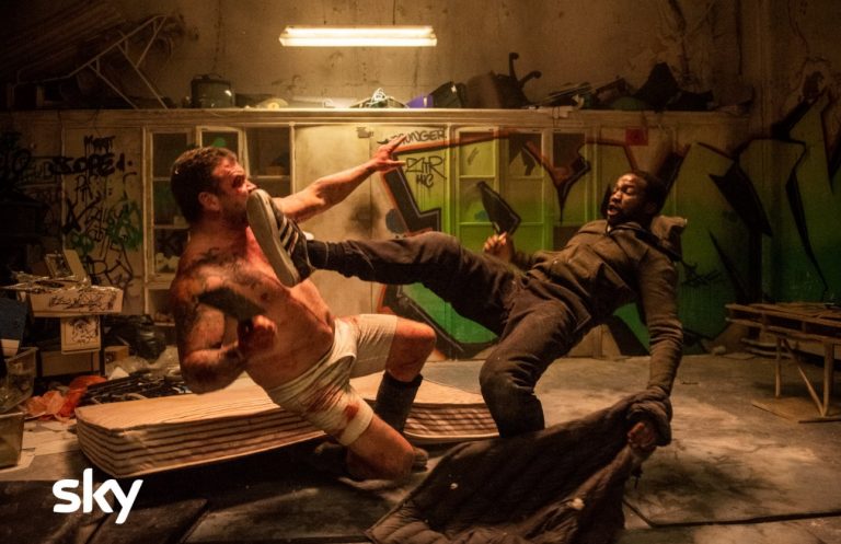 Sope Dirisu è Elliot Finch in GANGS OF LONDON (1)