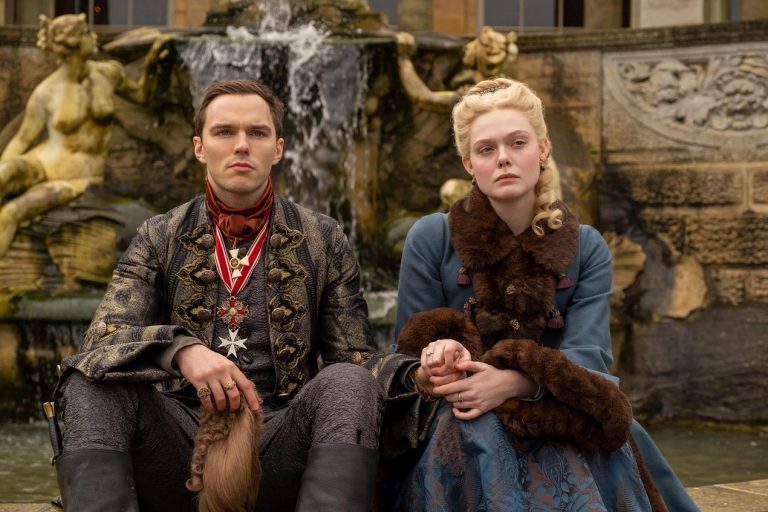 “The Great”: rinnovata la seconda stagione della serie con protagonisti Elle Fanning e Nicholas Hoult
