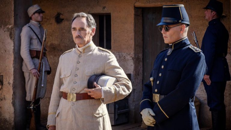 Waiting for the Barbarians: il film con Jonny Depp è tra i 5 film più visti su Apple TV in USA