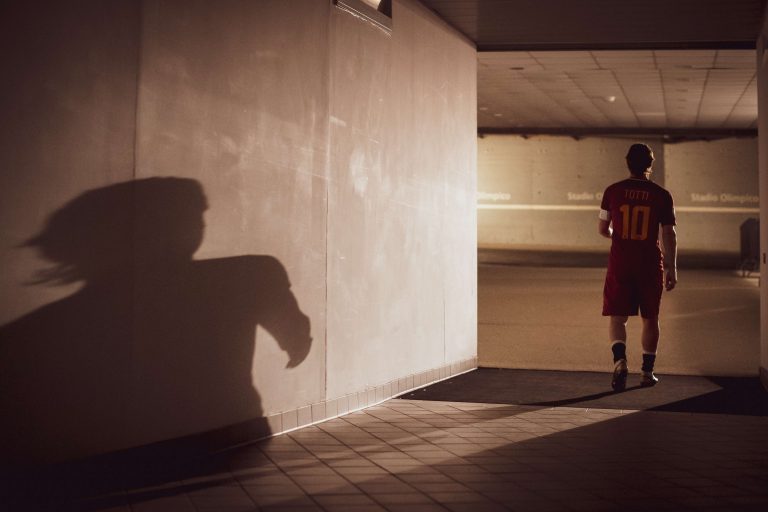 “Mi chiamo Francesco Totti”: il Poster Ufficiale del film diretto da Alex Infascelli