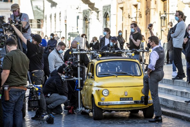 Mission: Impossible 7: Tom Cruise torna a Roma per le riprese, i nuovi scatti e video