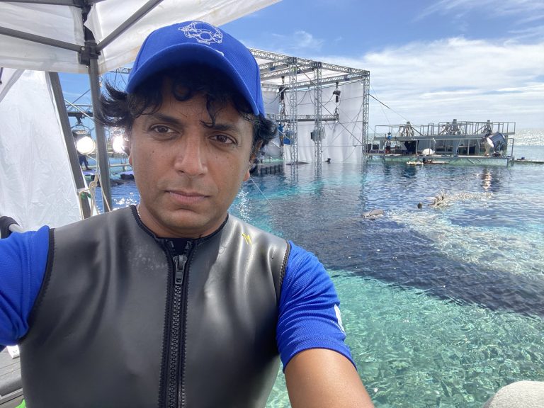 “Old”: M. Night Shyamalan annuncia la fine delle riprese