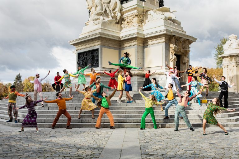 “Ballo Ballo”: la commedia musicale con i successi di Raffaella Carrà arriverà il 25 gennaio su Prime Video