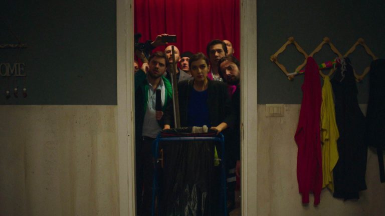 MioCinema: mercoledì 9 dicembre in esclusiva la presentazione del film “Nel bagno delle donne” – il Poster e il Trailer