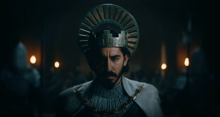 “The Green Knight”: A24 annuncia la nuova data di uscita del film con protagonista Dev Patel
