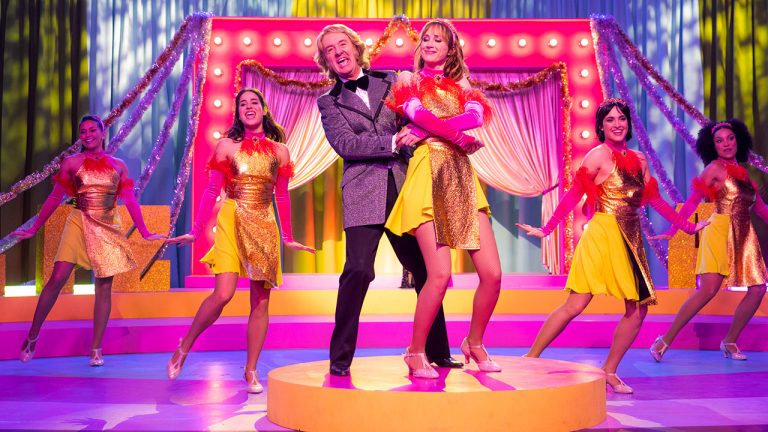 “Ballo Ballo”: il Trailer Italiano della commedia musicale con i successi di Raffaella Carrà dal 25 gennaio su Prime Video